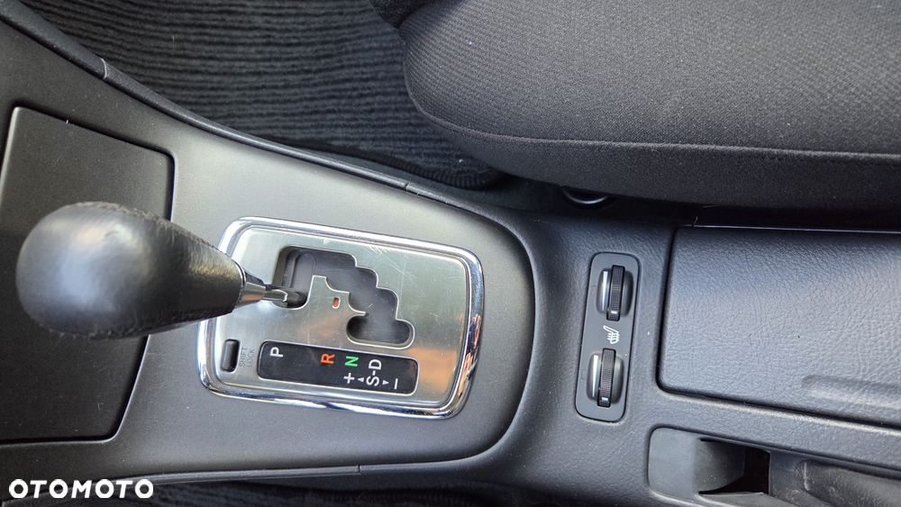 Toyota Avensis 2.0 VVT-i Automatik Sol - 33