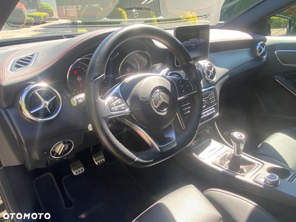 Mercedes-Benz GLA 200 AMG Line - 20