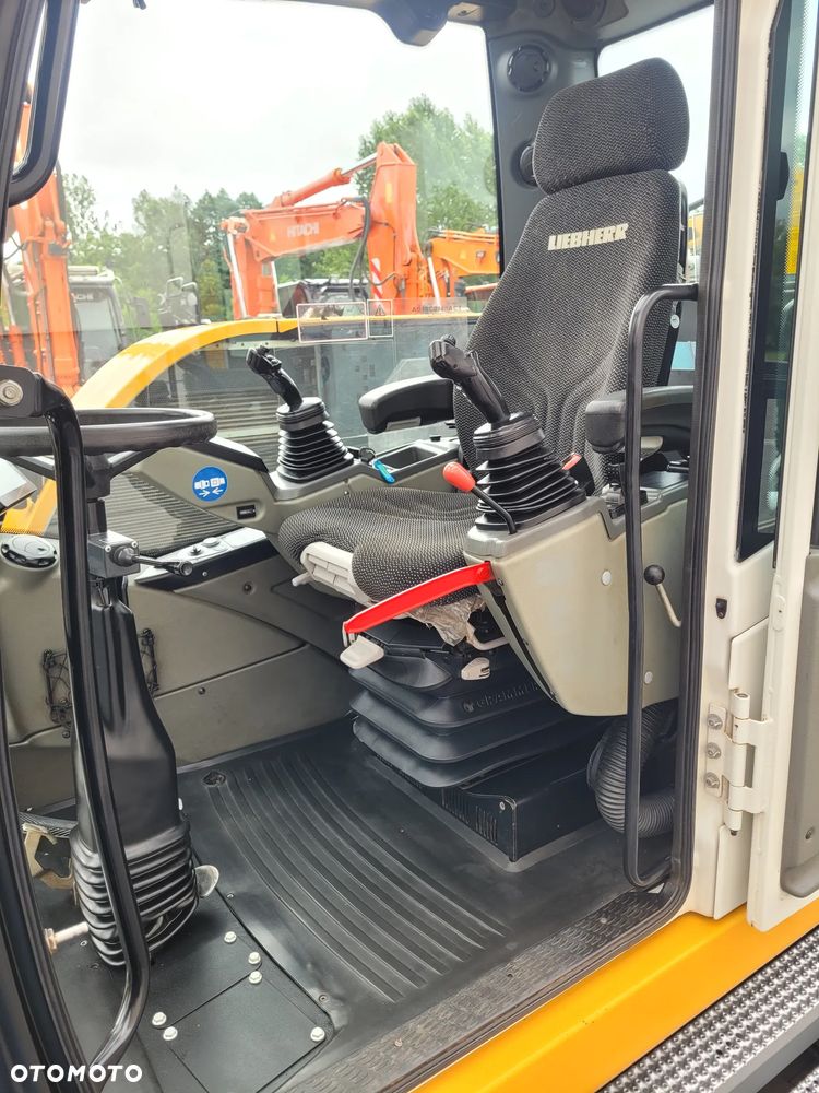 Liebherr A910 compact / 3 łyżki + widły / 2018rok / 2 x pług / - 22