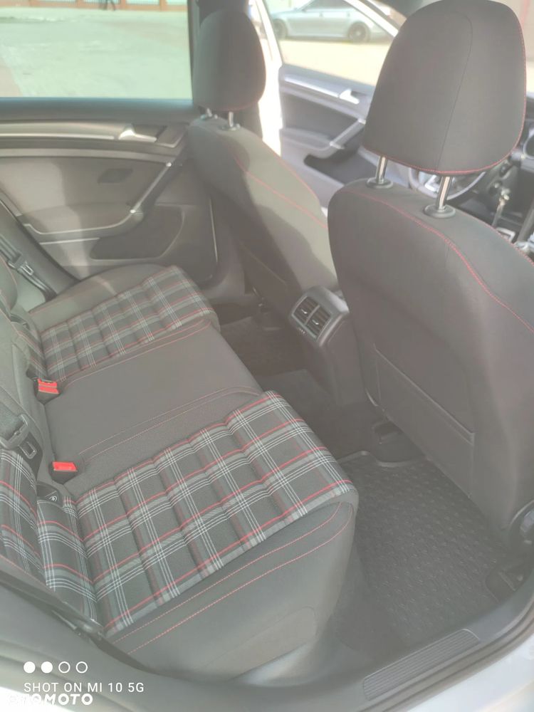 Volkswagen Golf GTI (BlueMotion Technology) - 11