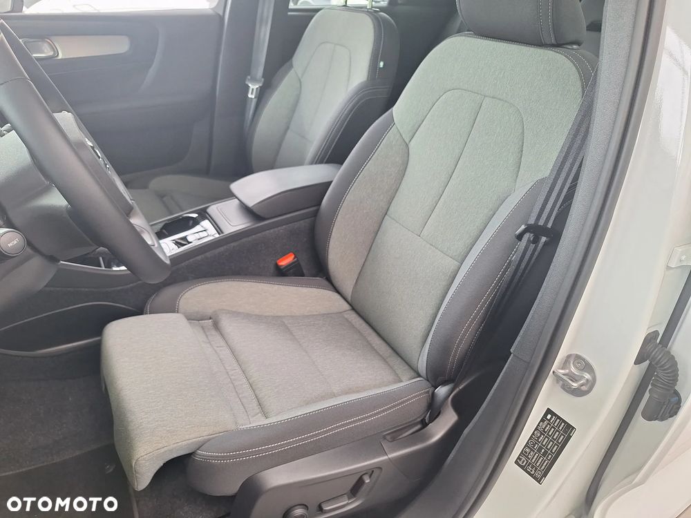Volvo XC 40 B3 Plus Dark - 12