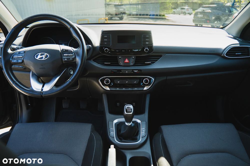 Hyundai i30 1.5 DPI Classic + - 17