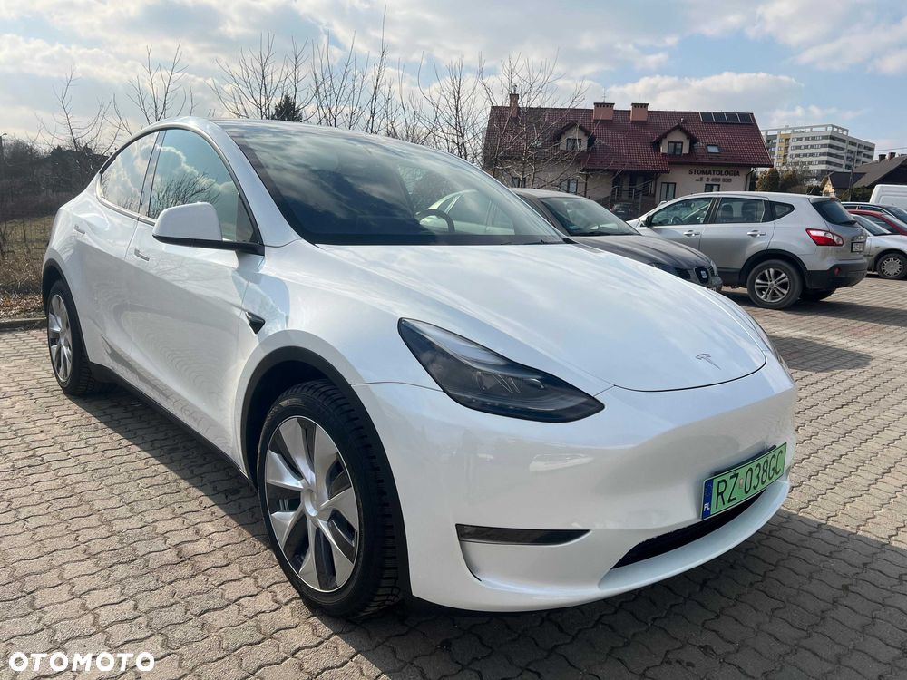 Tesla Model Y - 2