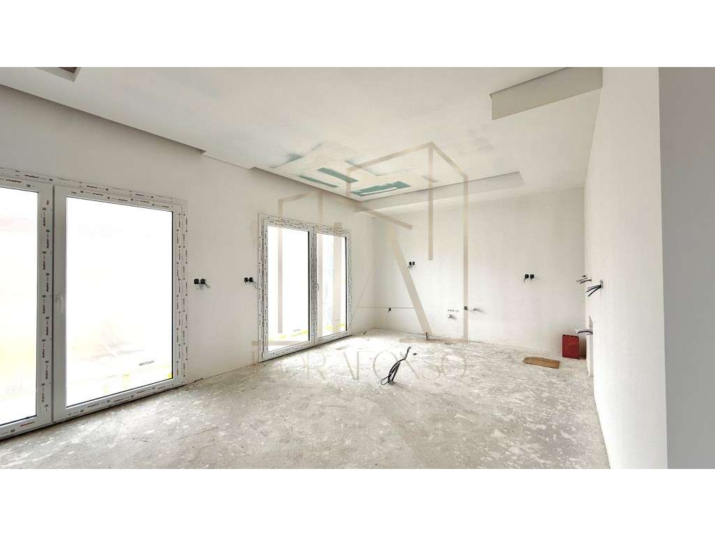 Moradia Independente T3 + 1 com 2 Suítes e piscina - Grande imagem: 2/26