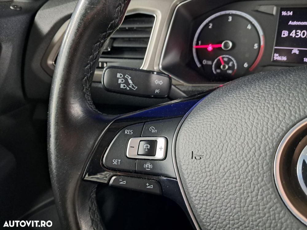 Volkswagen T-Roc - 14