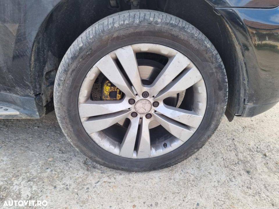 jante mercedes ml w164 r20 cu cauciucuri vara in stare buna 275/45/20 - 2
