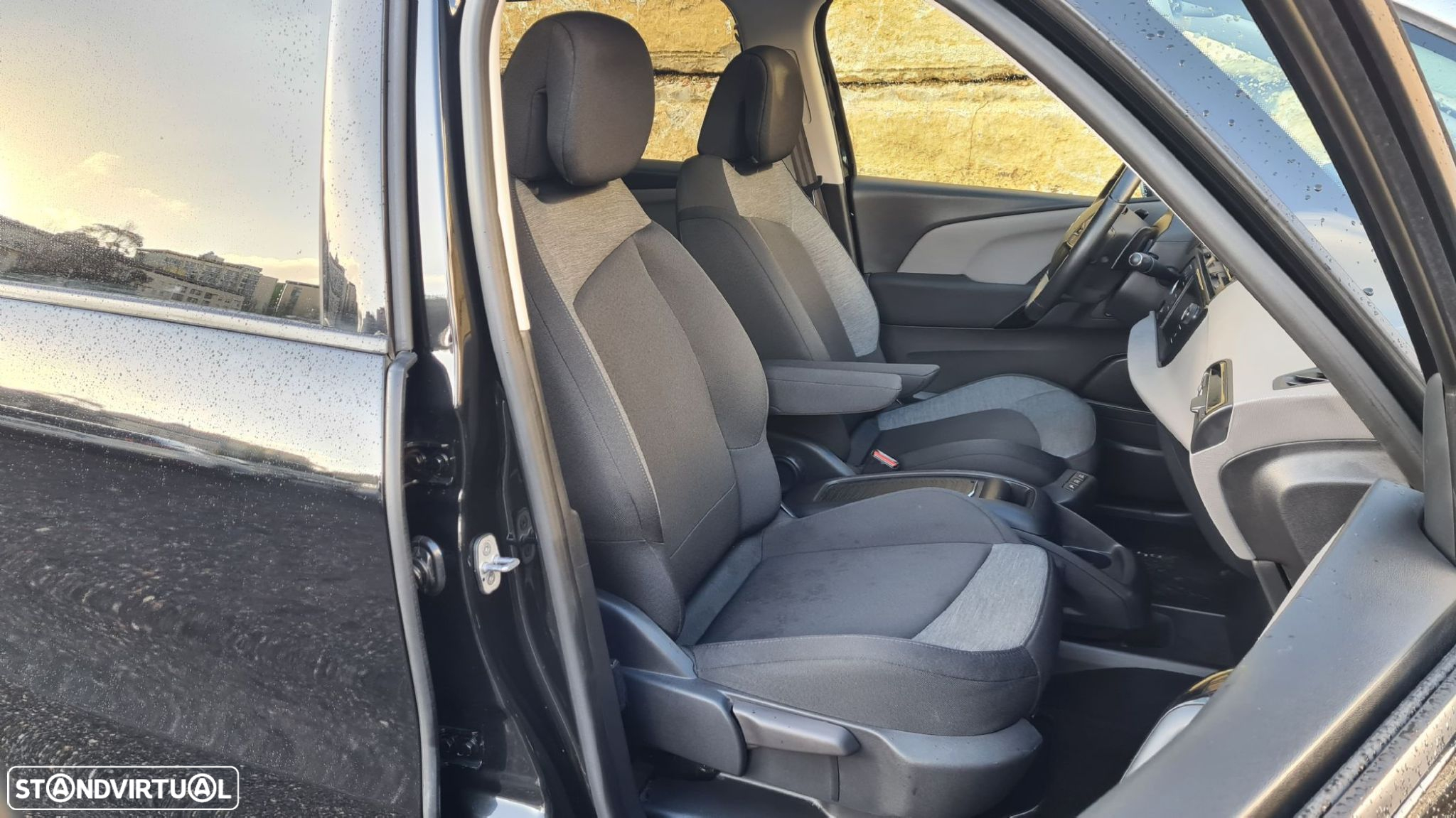 Citroën C4 Grand Picasso - 38
