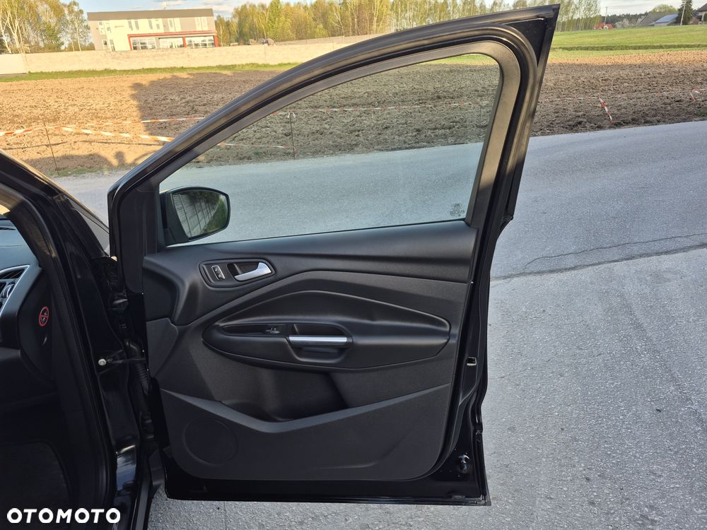Ford Kuga 2.0 TDCi 2x4 Titanium - 24