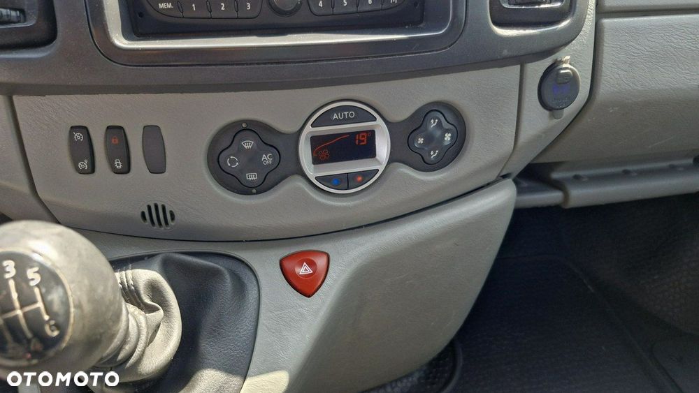 Renault Trafic - 22