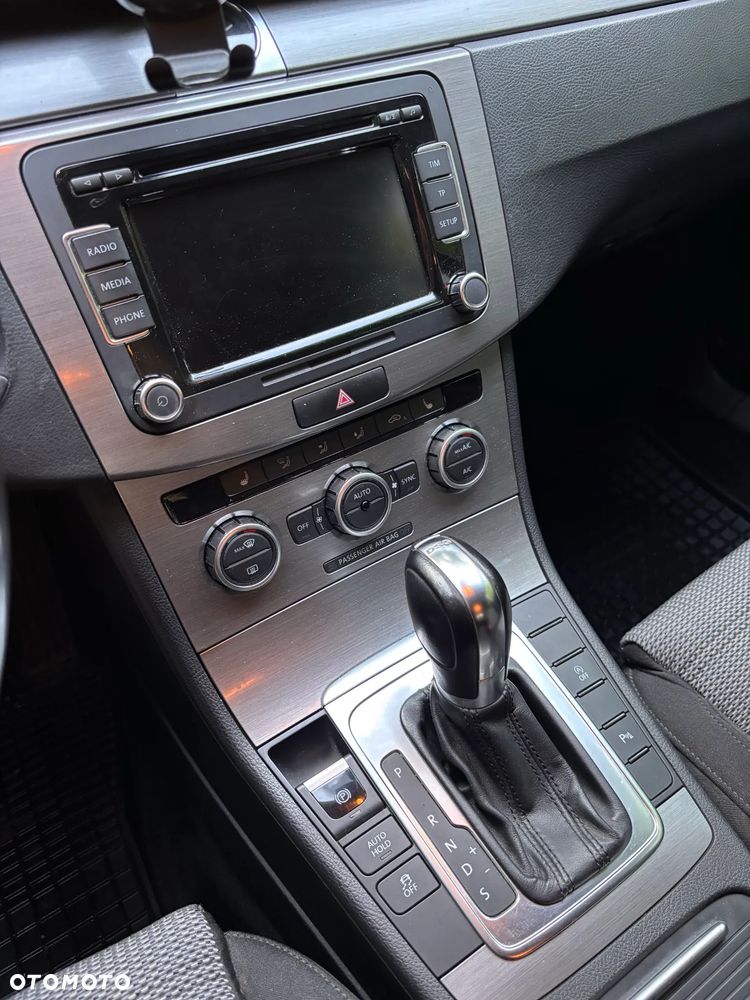 Volkswagen Passat - 30