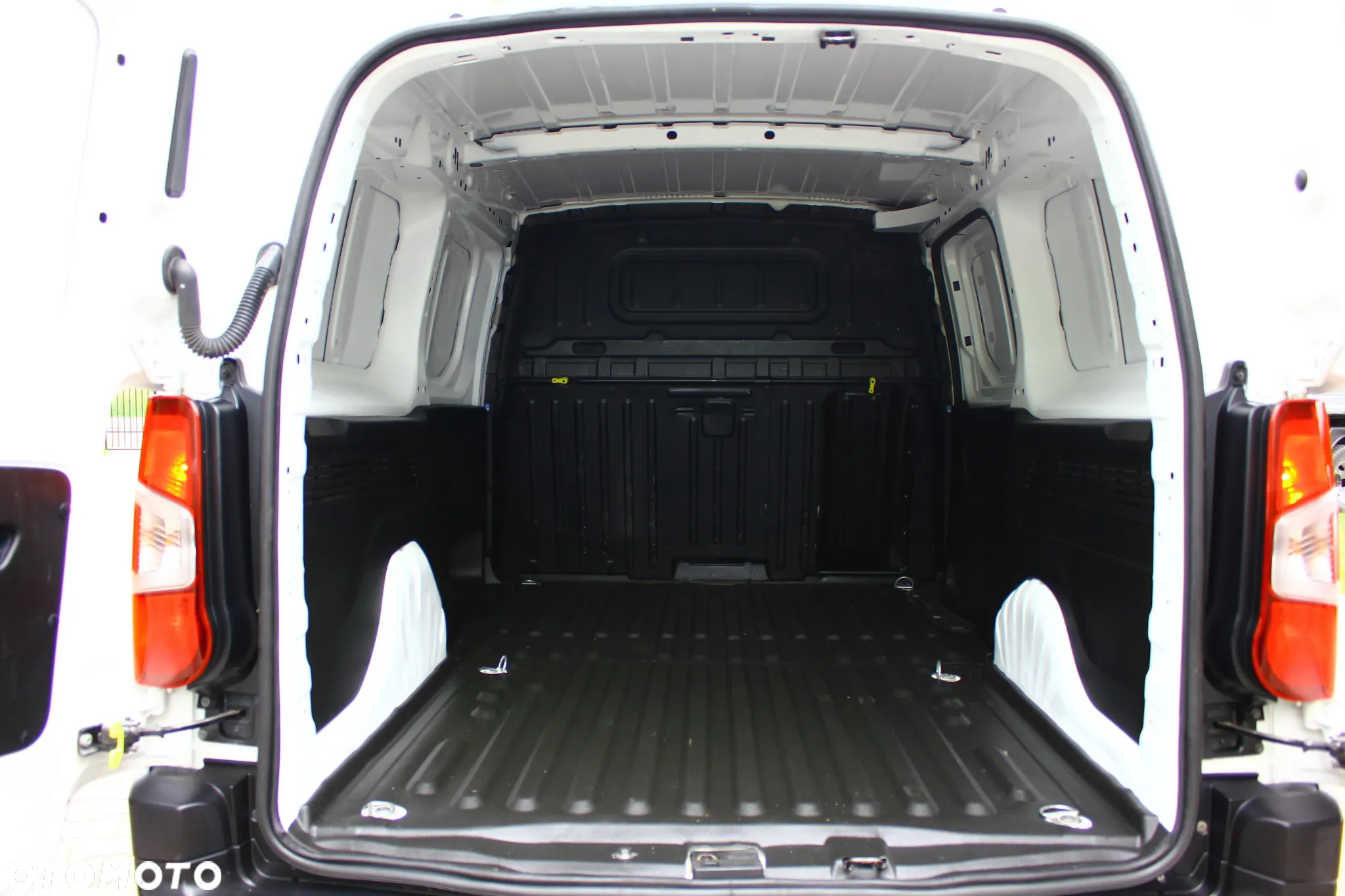 Toyota Proace City 1.5D-4D 102KM LONG L2  3 Osobowy Blaszak - 29