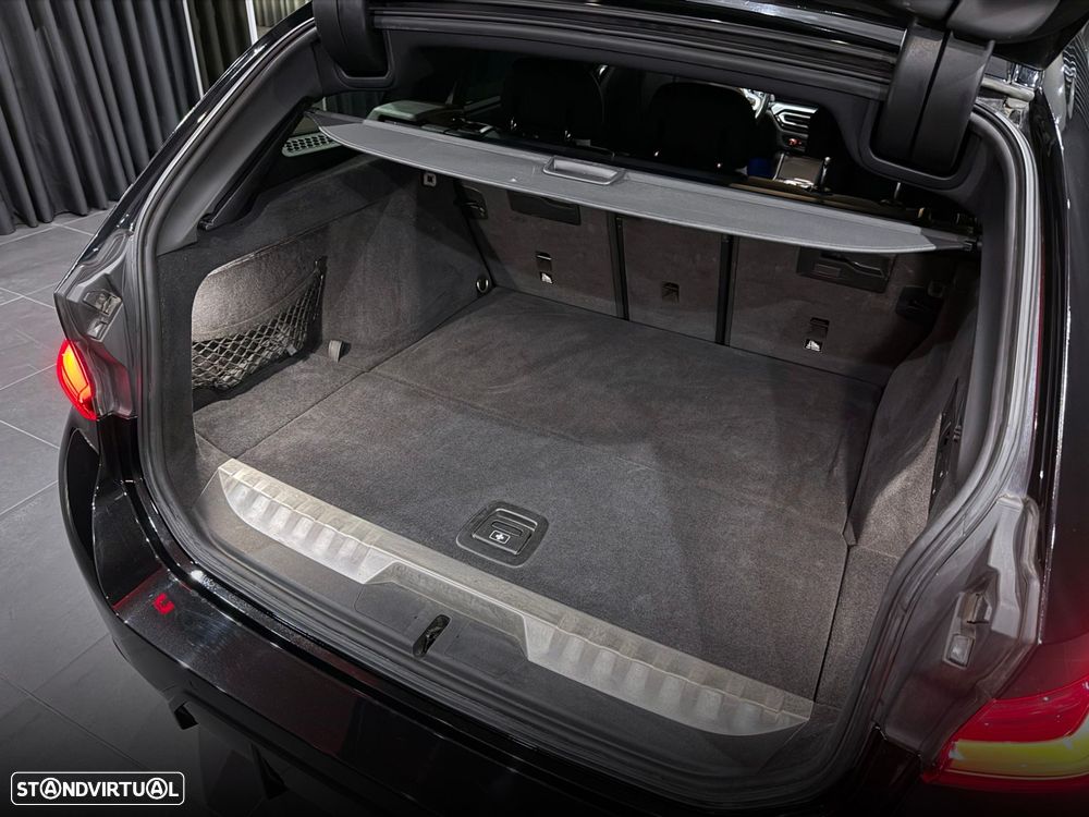 BMW 330 e Touring Pack Desportivo M Pro Auto - 54