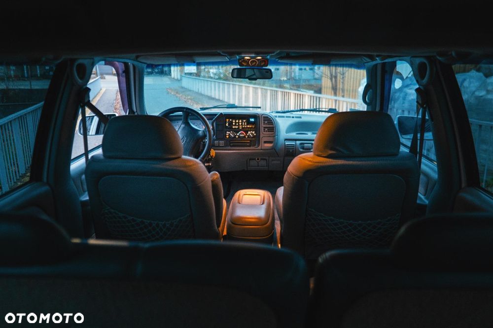 Chevrolet Suburban - 4