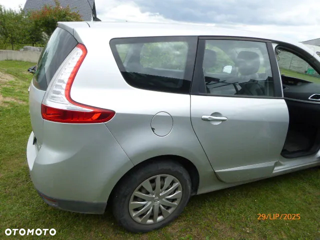 Renault Grand Scenic - 10