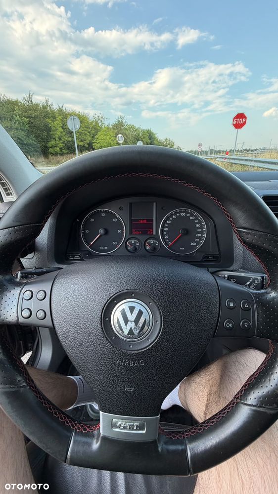 Volkswagen Golf - 28