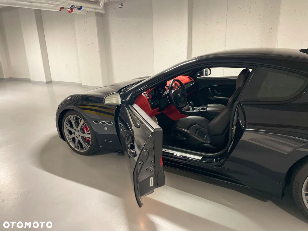 Maserati GranTurismo S Automat - 13