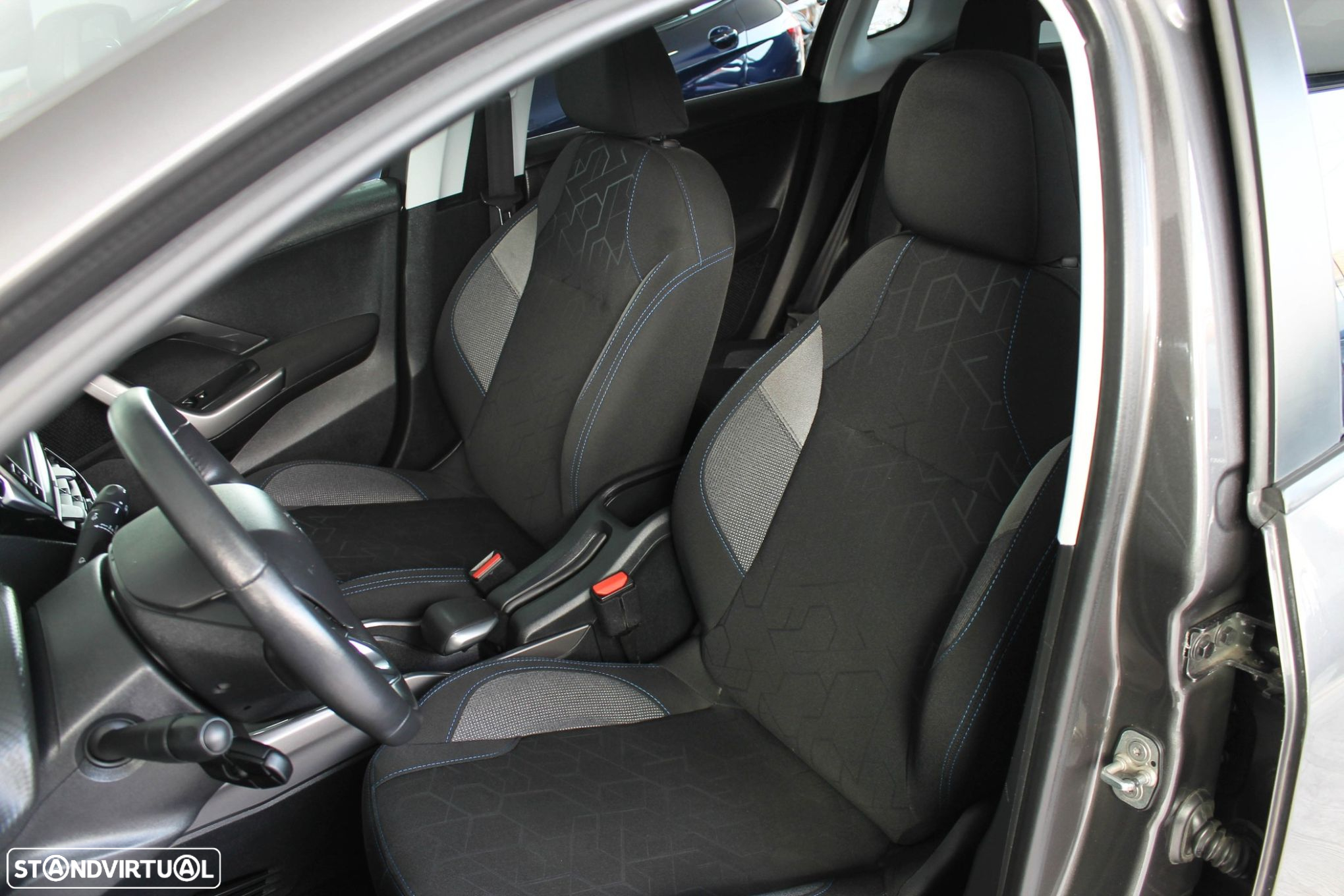 Peugeot 2008 1.5 BlueHDi Style - 12