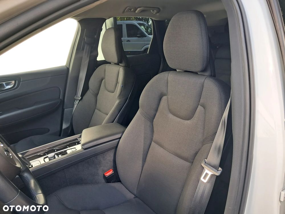 Volvo XC 60 B4 B Momentum - 14