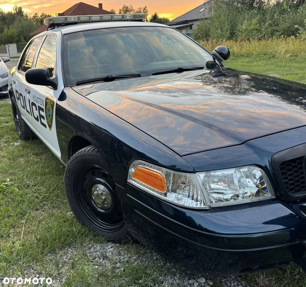 Ford Crown - 3