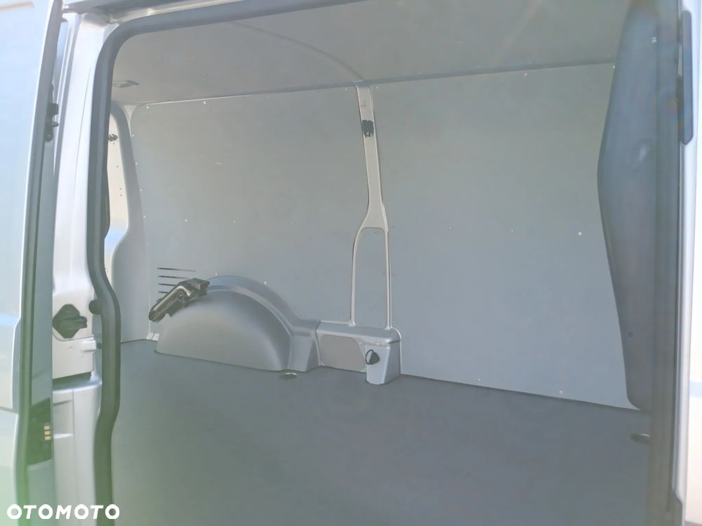 Volkswagen Transporter - 9
