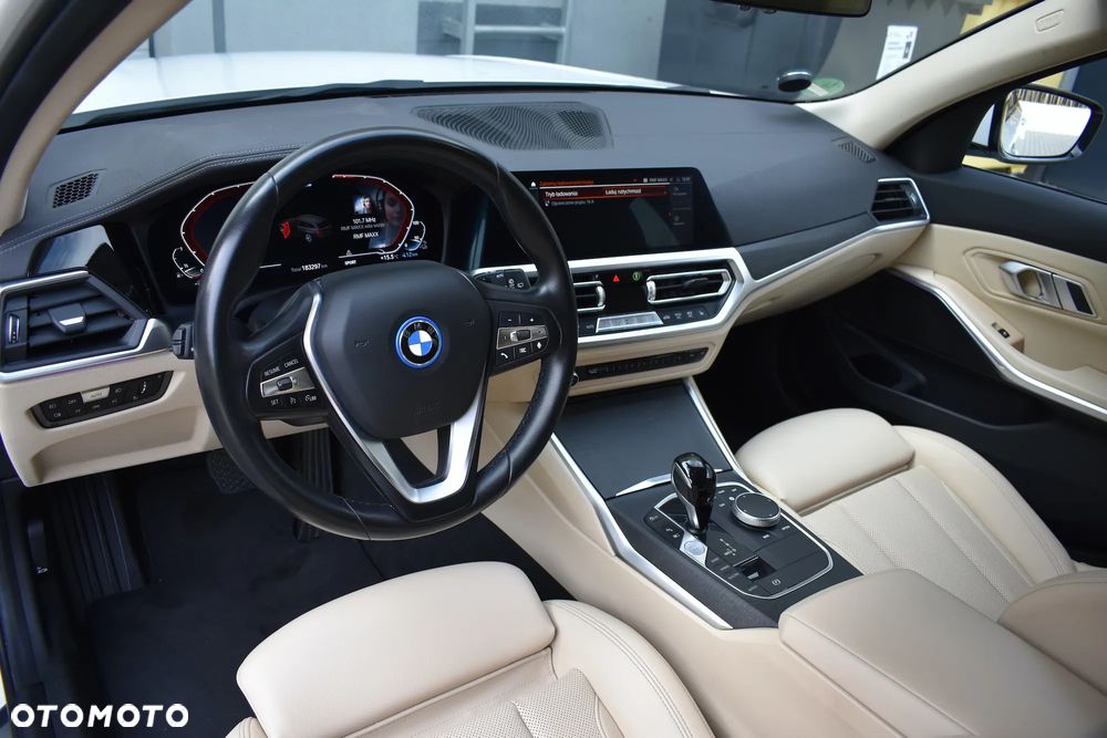 BMW Seria 3 320e Luxury Line - 18