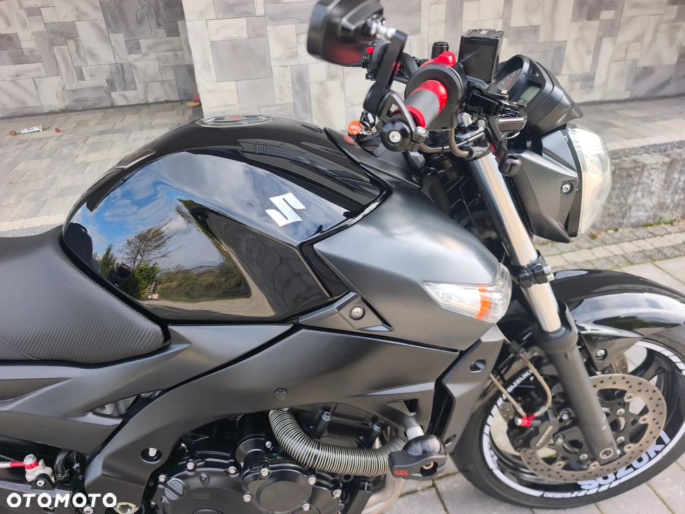 Suzuki GSR - 3