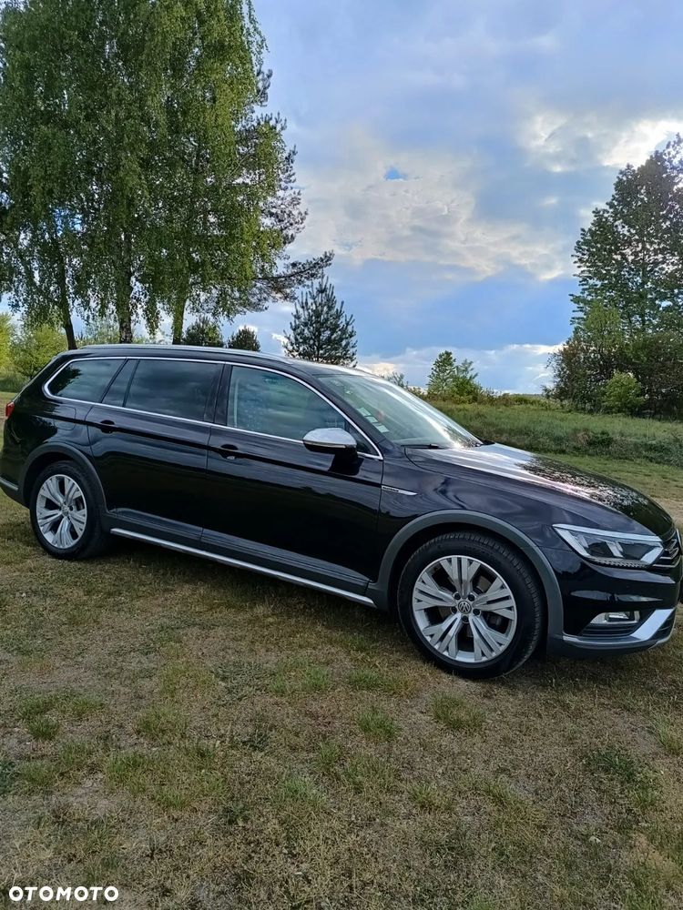 Volkswagen Passat - 1