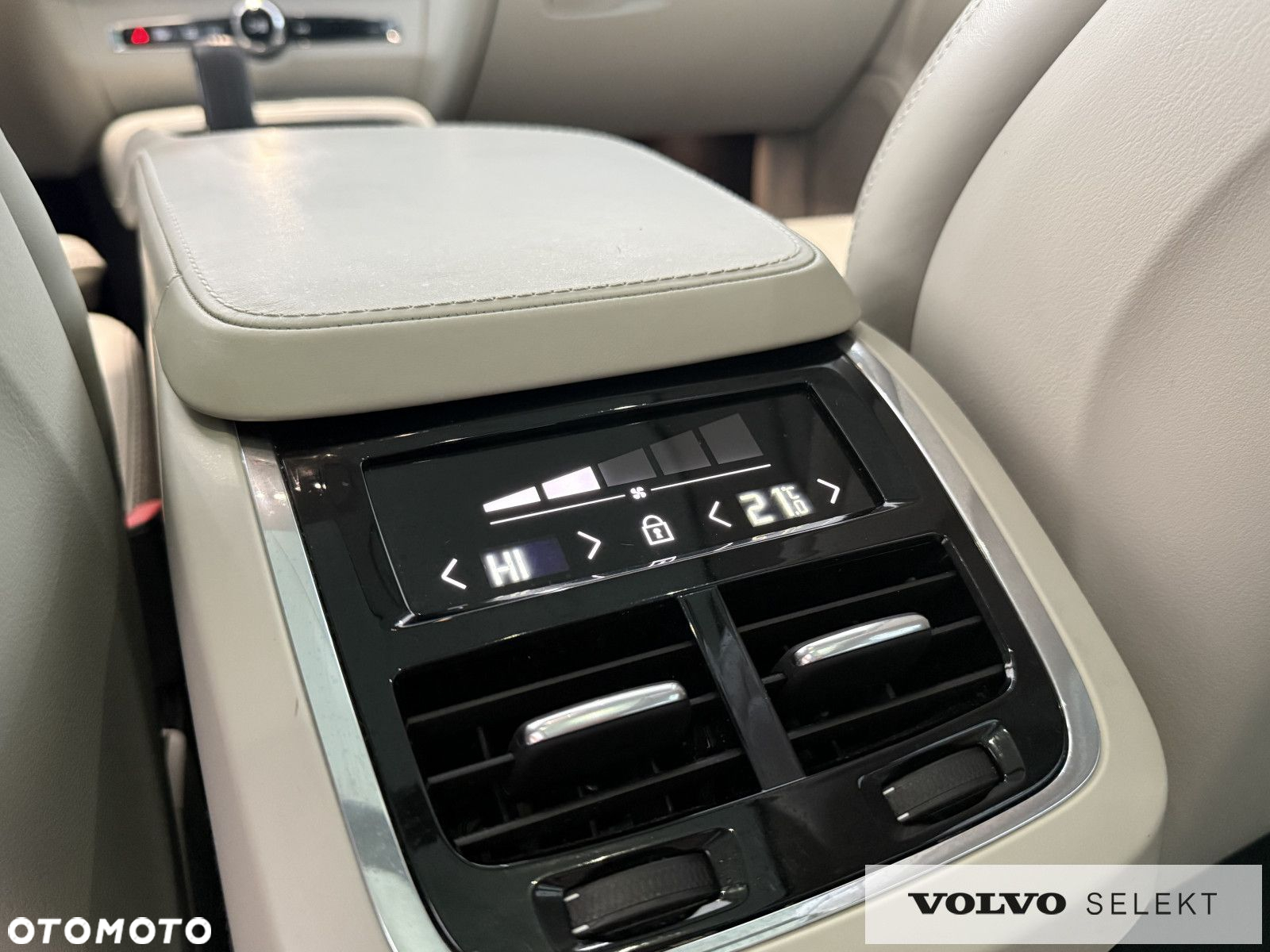 Volvo V90 Cross Country - 16