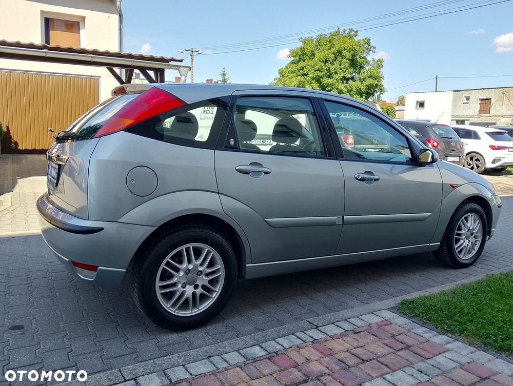 Ford Focus Ghia - 6