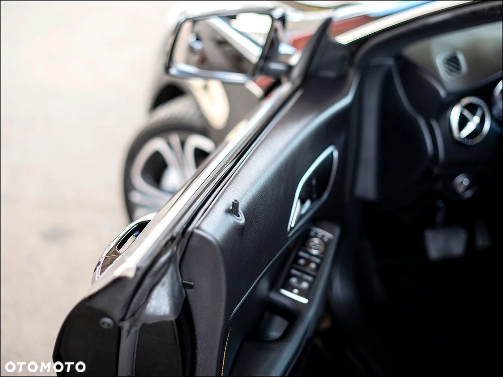 Mercedes-Benz CLA 180 7G-DCT Urban - 14