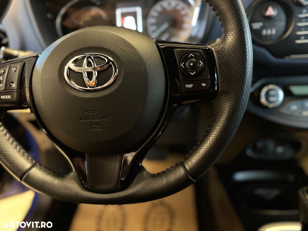 Toyota Yaris 1.5 VVT-i HSD Bi-Tone R&B - 17