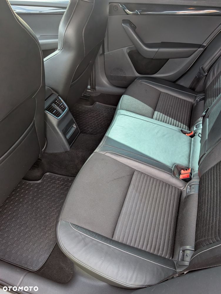 Skoda Octavia 2.0 TDI RS DSG - 21