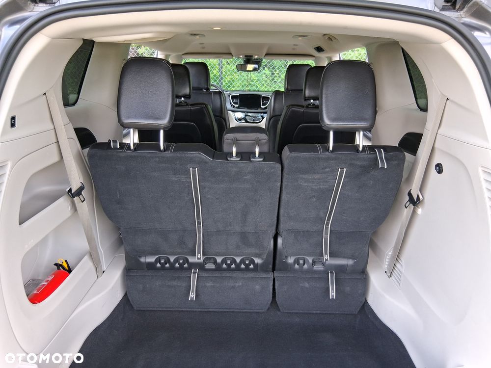 Chrysler Pacifica - 11