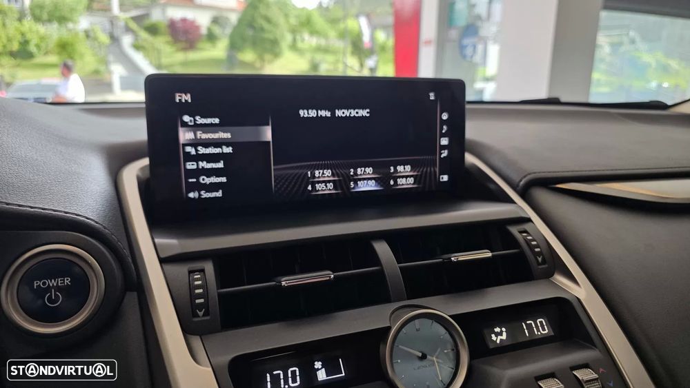 Lexus NX 300h Executive - 50