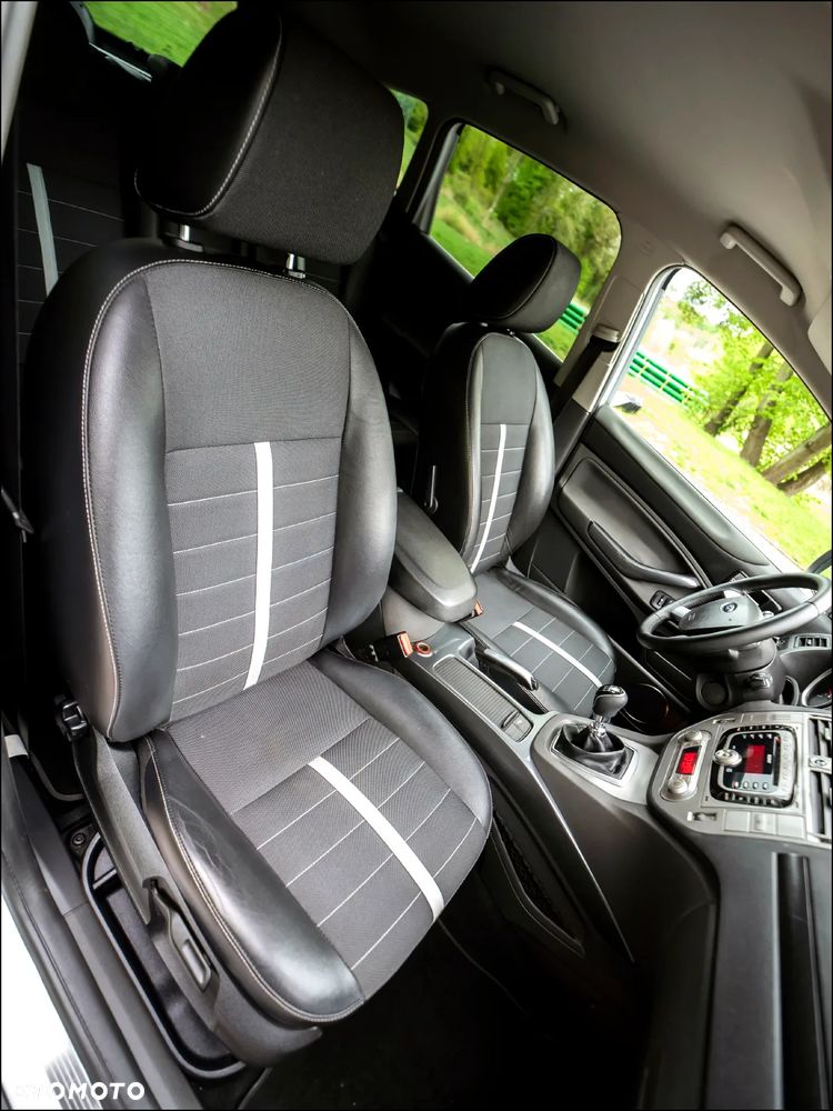 Ford Kuga - 36