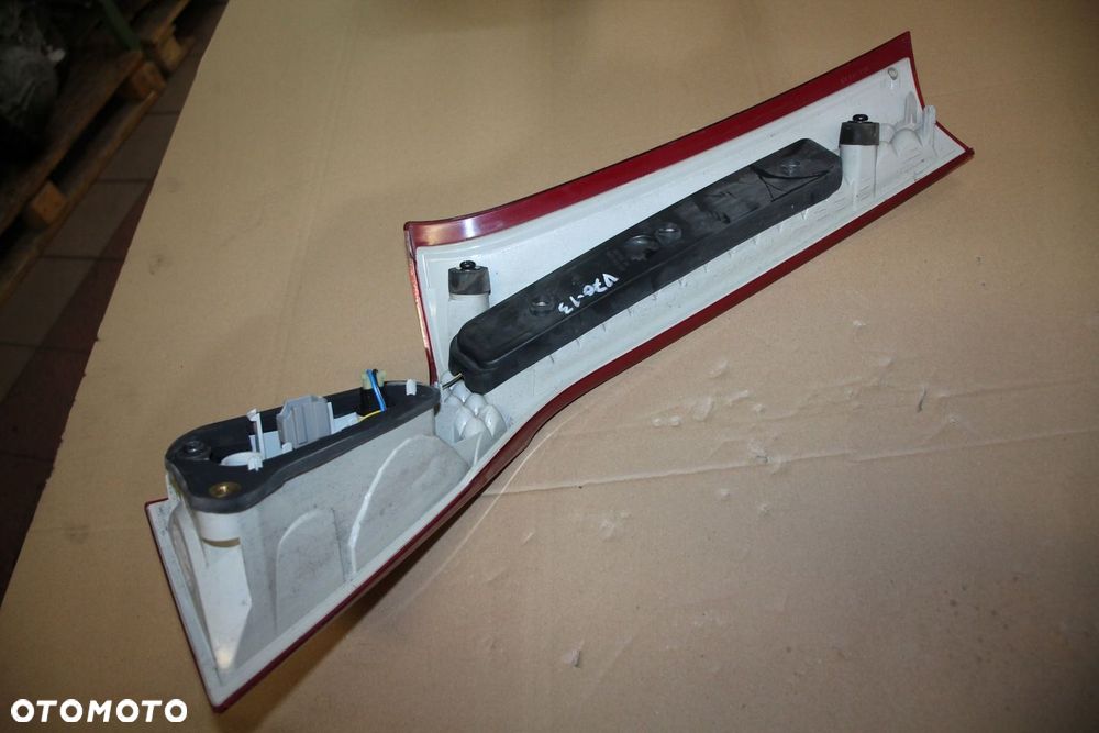 VOLVO V70 XC70 TYLNA PRAWA LAMPA IGŁA - 4