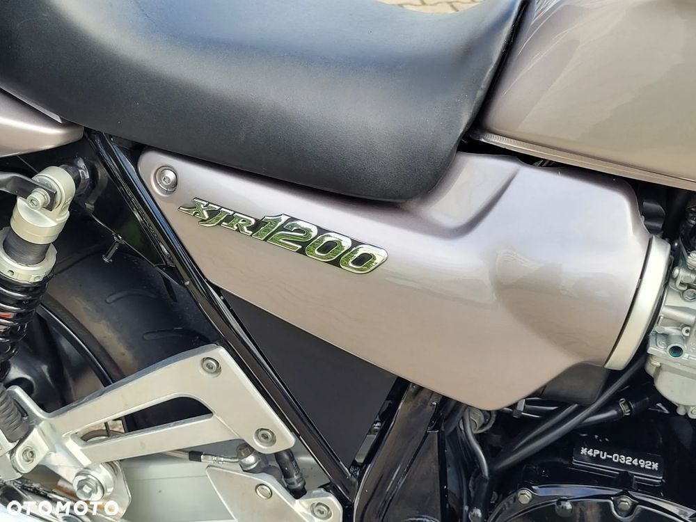 Yamaha XJR - 10