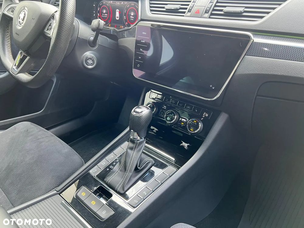 Skoda Superb 2.0 TDI SCR 4x4 Sportline DSG - 6