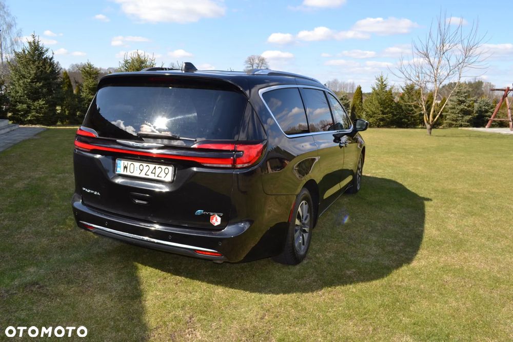 Chrysler Pacifica - 5