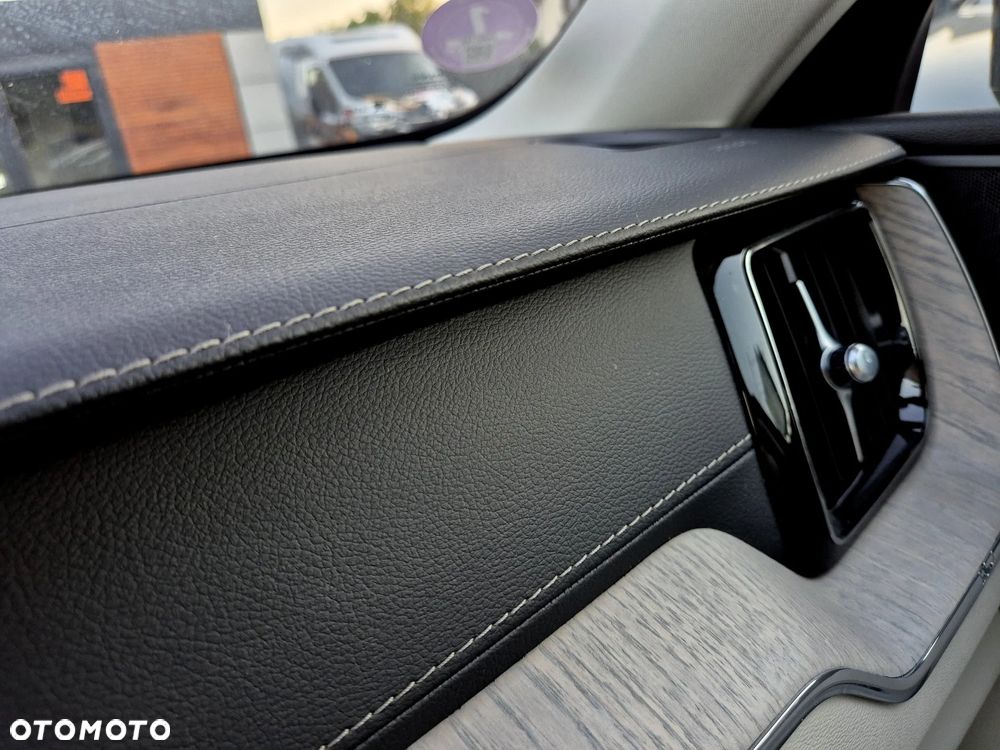 Volvo XC 60 T6 Plug-In Hybrid AWD Inscription - 12