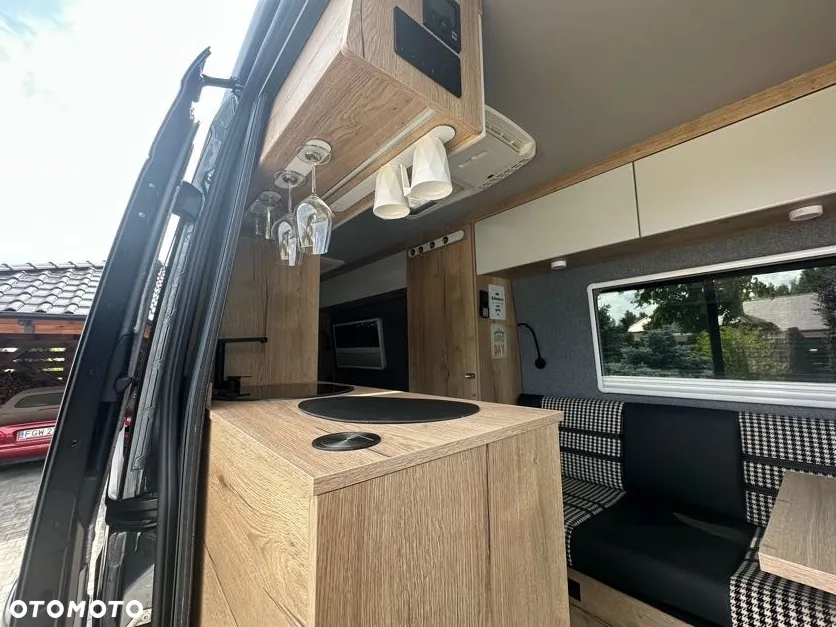 Mercedes-Benz Sprinter 907 - 18