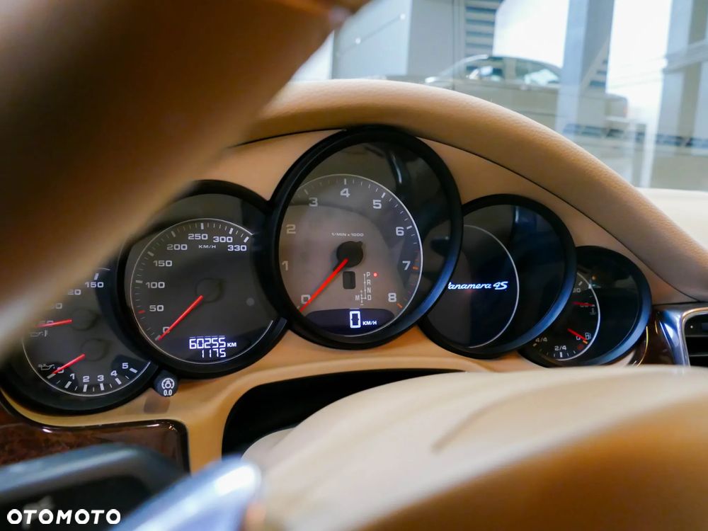 Porsche Panamera 4S PDK - 22