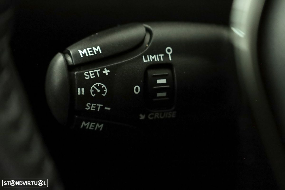 Peugeot 2008 1.2 PureTech Allure - 18