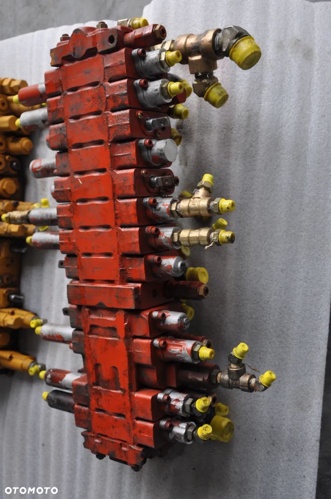 Rozdzielacz  Hydrauliczny Minikoparka C0070-33225 - 4