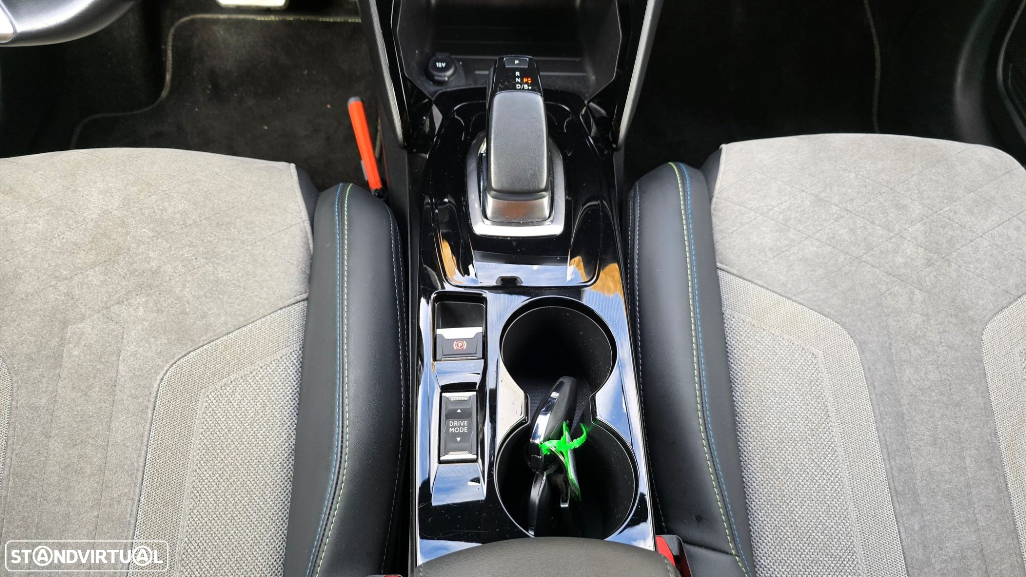 Peugeot e-208 GT - 45