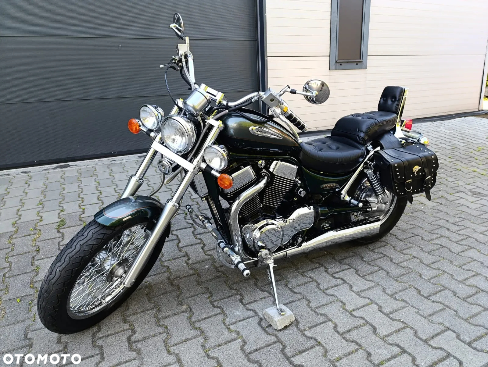 Suzuki Intruder - 8