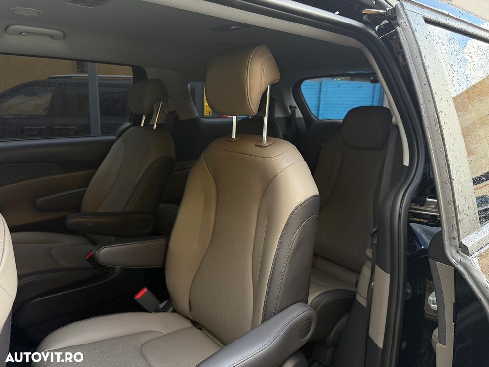 Kia Carnival - 15