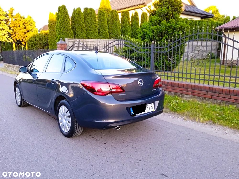 Opel Astra 1.4 T Executive EU6 - 7