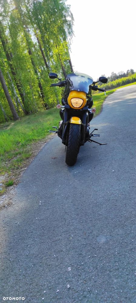 Suzuki Intruder - 7