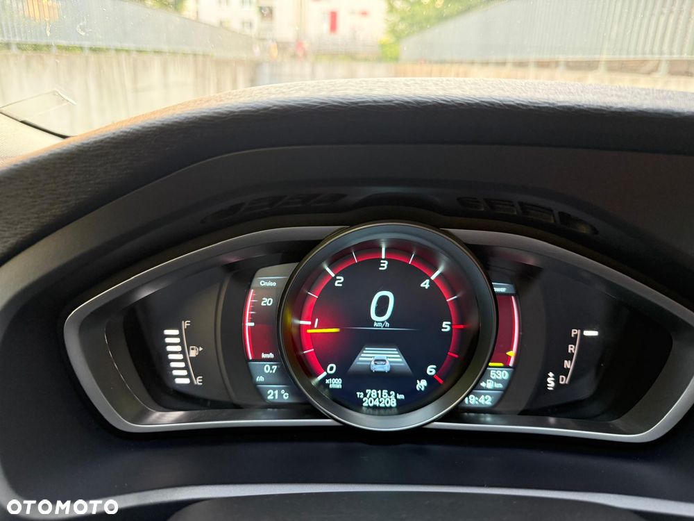 Volvo V40 D2 Momentum - 25